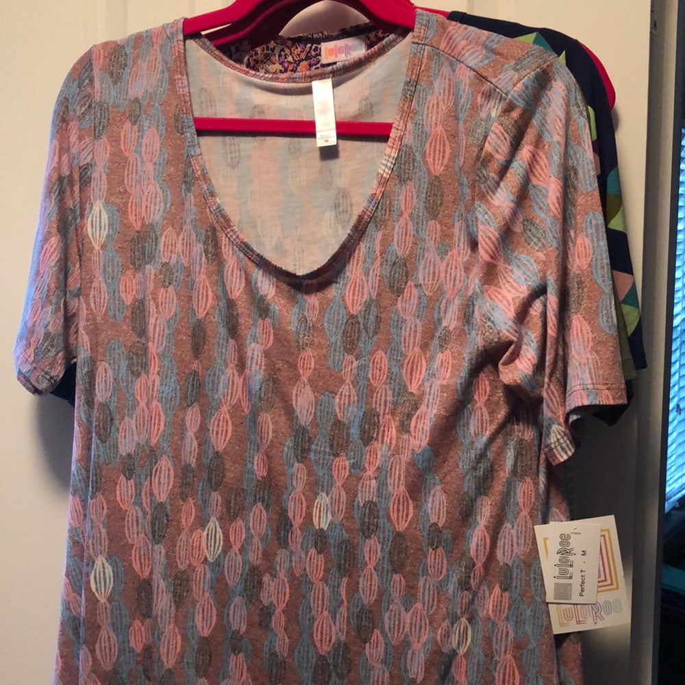 LulaRoe Perfect Tee NWT Medium